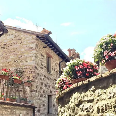 Σπίτι διακοπών Charming House In With Mountain View Γκούμπιο